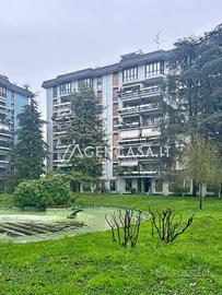 Appartamento di 250 m² con 5 locali e box auto a B