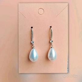Orecchini a goccia in stile vintage con strass