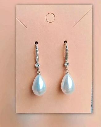 Orecchini a goccia in stile vintage con strass