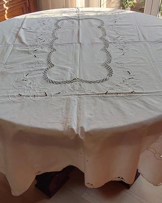 tovaglia vintage ricamata a mano a intaglio