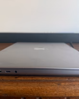 MacBook Pro 14” con Chip M1 Pro, 16 GB SSD 512