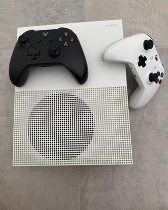 Xbox One S Bianca + 2 Controller (Nero e Bianco)