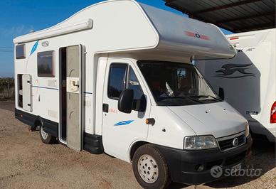 Elliot 5 con porta moto 6 posti viaggio/letto