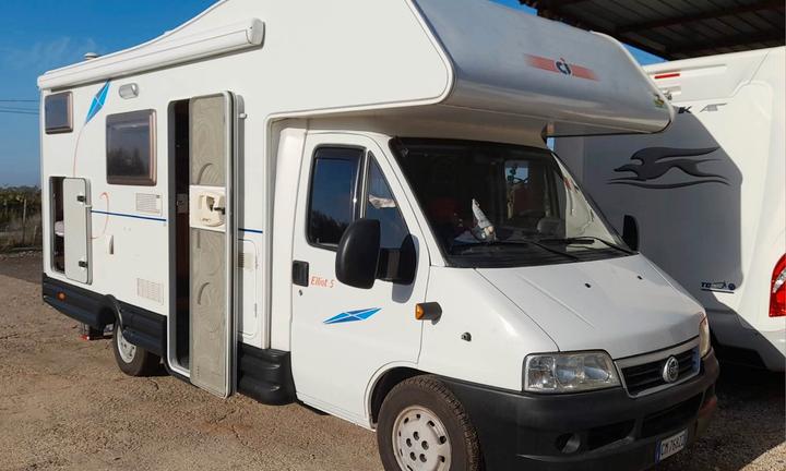 Elliot 5 con porta moto 6 posti viaggio/letto