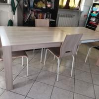 Tavolo allungabile con 4 sedie prezzo trattabile 