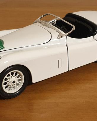 Modellino Jaguar XK120 Roadster Burago 1:24
