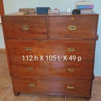 Cassettone in tek pieno e mobile bagno degli anni 