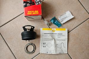 Mozzo volante MOMO FIAT UNO 1a serie-Kit nuovo NOS