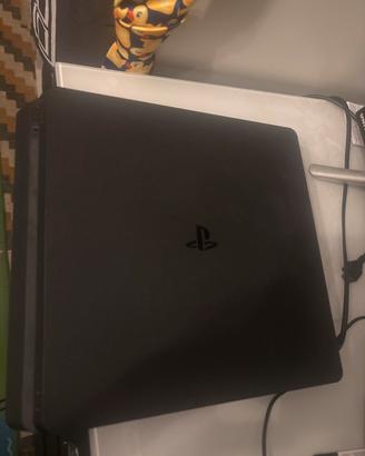 Ps4 con 3 joystick e monitor