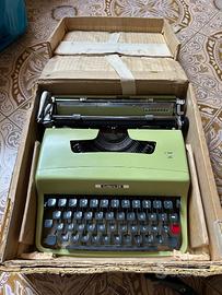 Macchina da scrivere vintage Olivetti