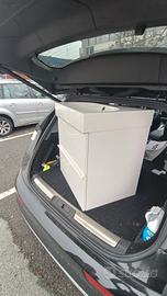 Mobile da bagno Ikea con lavabo e miscelatore