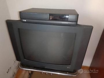 TV CVRT Seleco + videoreregistratore VHS Seleco 
