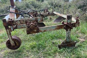 Scavallatore per cingolato a sollevatore