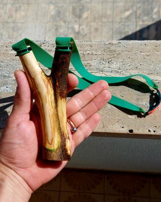 Fionda Artigianale in legno di Olivo