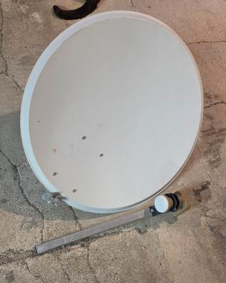 Parabola satellitare con LNB come nuova