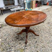 ANTICO TAVOLO OVALE A VELA  ELEGANZA E STORIA