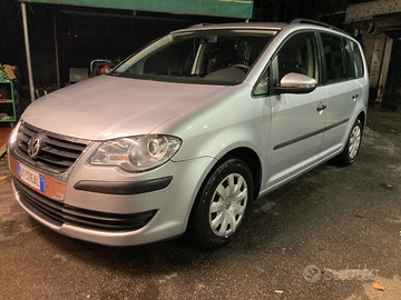 Touran 1.9 tdi, 7 posti 2009