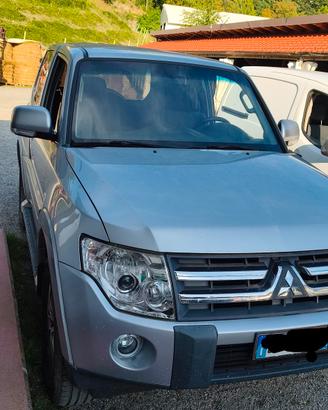 Pajero  Mitsubishi 