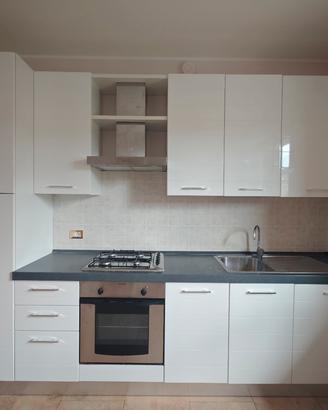 Mobili cucina con elettrodomestici 