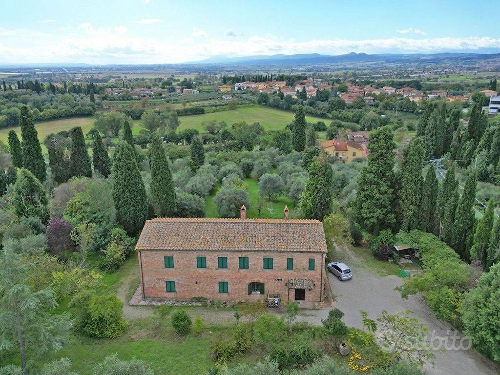 Rustico / Casale di 330 m² con più di 5 locali e b - Vista 2