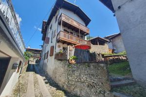 CASA DI MONTAGNA IN BORGO TIPICO