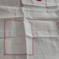 Grembiule e presine ricamate a punto croce