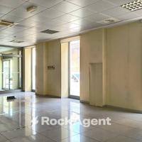 AMPIO LOCALE COMMERCIALE CON 5 VETRINE IN CENTRO A