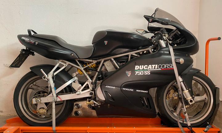 Ducati 750sport