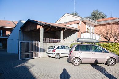 Tettoia posto auto coperto camper accesso indipend