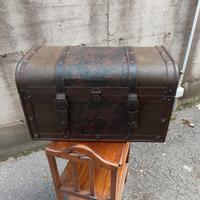 piccolo baule vintage in legno e cuoio restaurato 