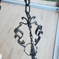 Lampadario antico in ferro battuto lavorato a mano