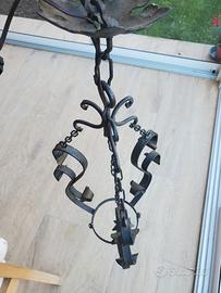 Lampadario antico in ferro battuto lavorato a mano