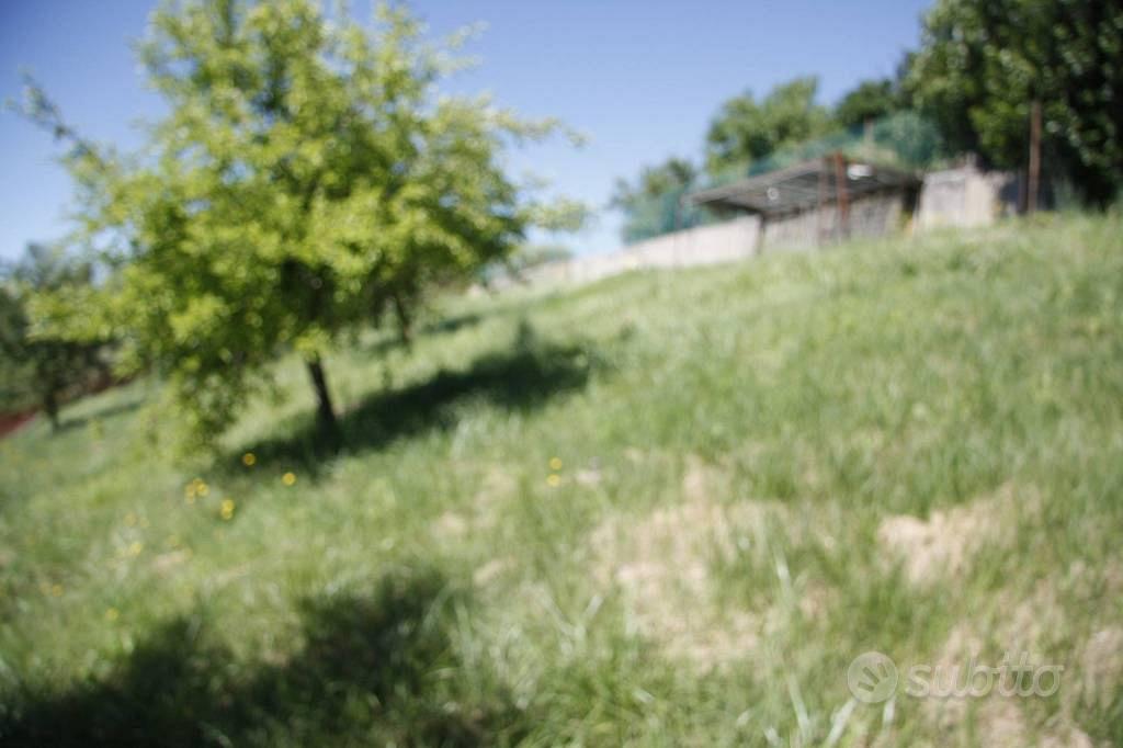 Terreno di 1000 m² a Montano Lucino - Altro