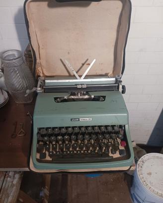 macchina da scrivere olivetti lettera 32