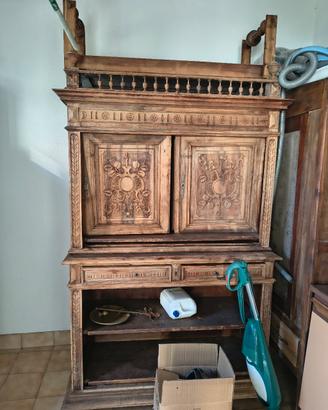 Credenza classica in noce