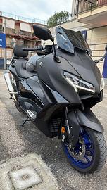 T max 560 2025 akrapovic