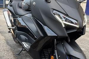 T max 560 2025 akrapovic