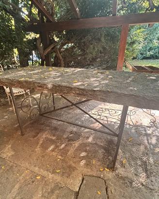 Tavolo in pietra e ferro battuto
