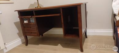 scrivania classica porta pc