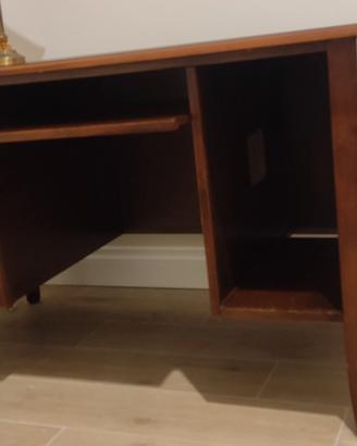 scrivania classica porta pc