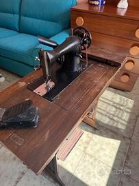 Antica Macchina da Cucire SINGER a Scomparsa