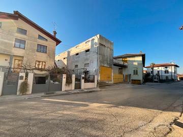 Palazzo / Stabile a Basiliano