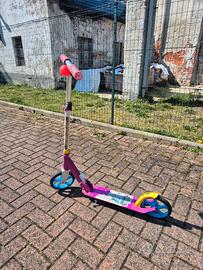 monopattino per bambini regolabile in metallo.