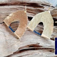 Orecchini Triangolo in ottone e cristalli blu