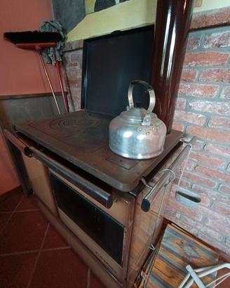 stufa a legna cucina 