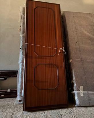 Sei porte in legno