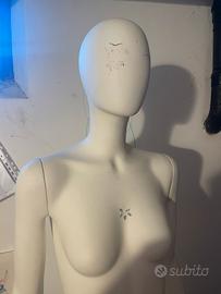 Manichino con piedistallo