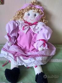 Bambola fatta a mano in stoffa