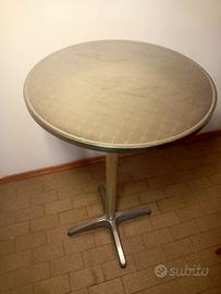 Tavoli alti in alluminio 