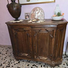Credenza veneta scantonata XVIII SECOLO